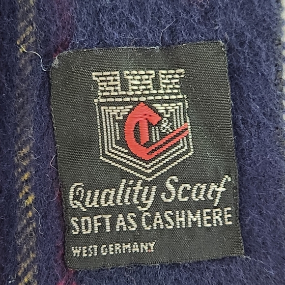 QUALITY SCARF Navy Tartan Plaid unisex– one size - Picture 3 of 6